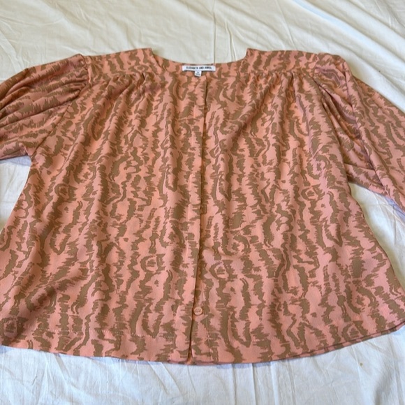 ELIZABETH AND JAMES Women’s Peach Print Drop Button-Front Top size M - Picture 2 of 6